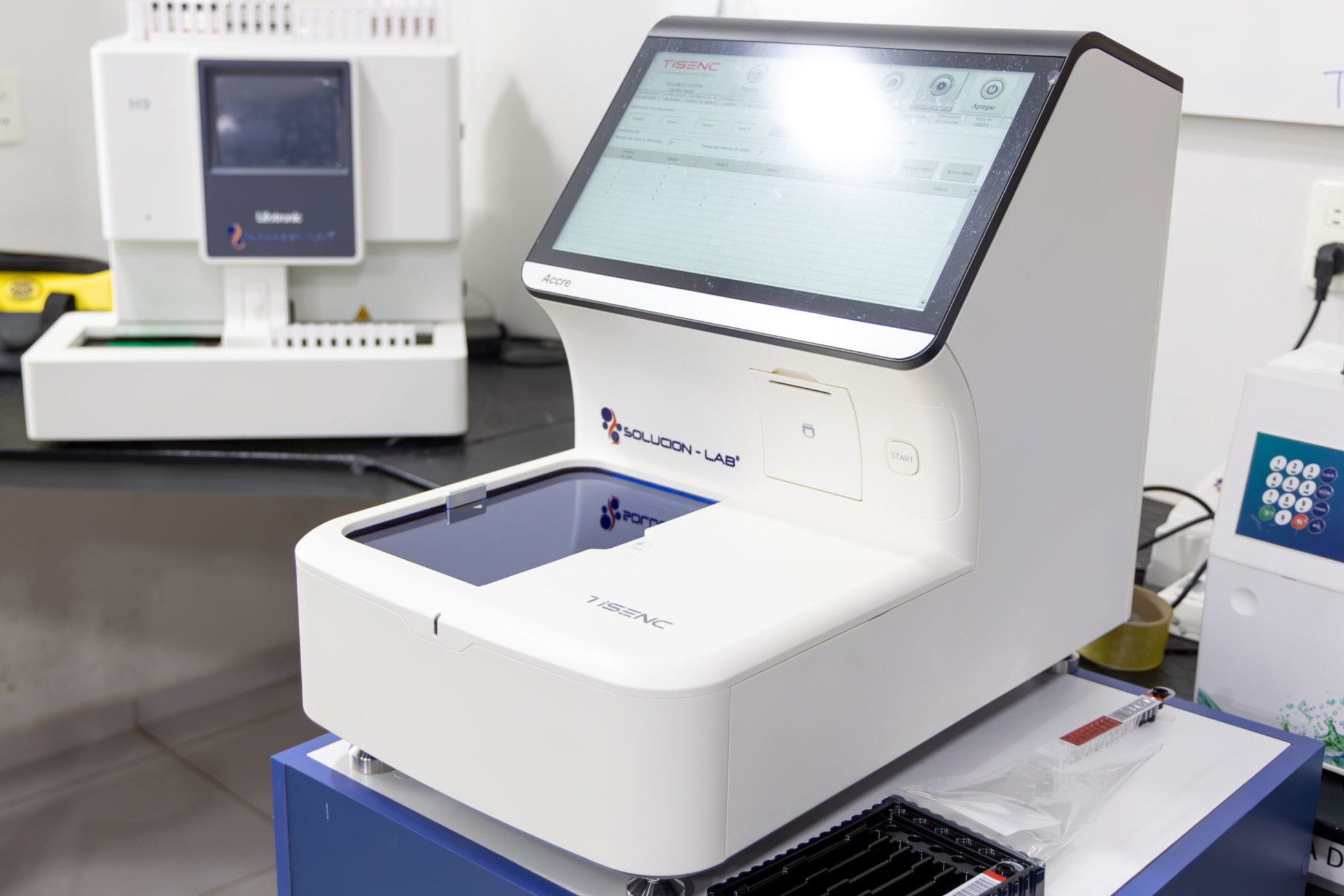 Equipamiento tecnológico de Solución-Lab