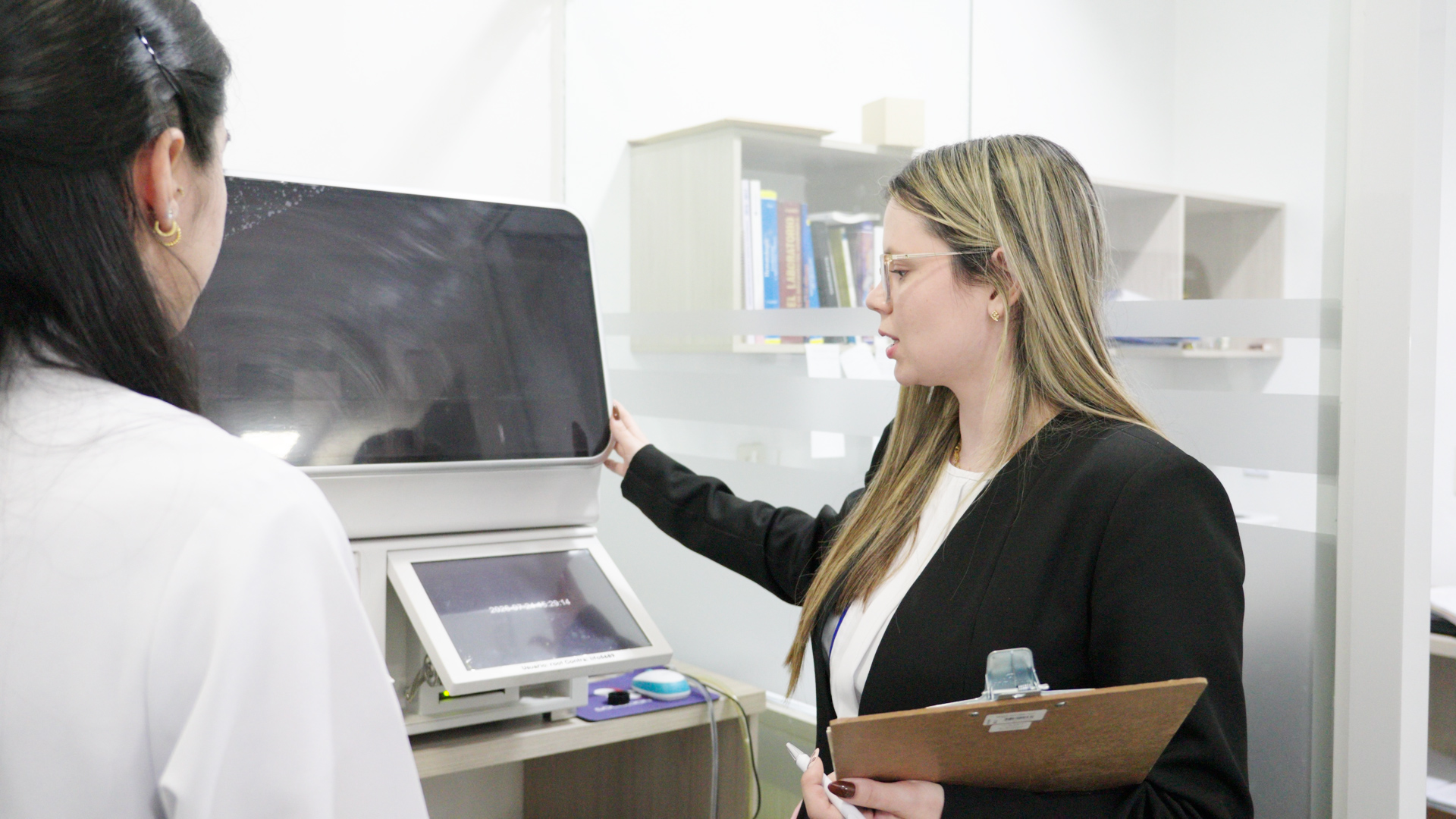 Seguimiento constante a laboratorios